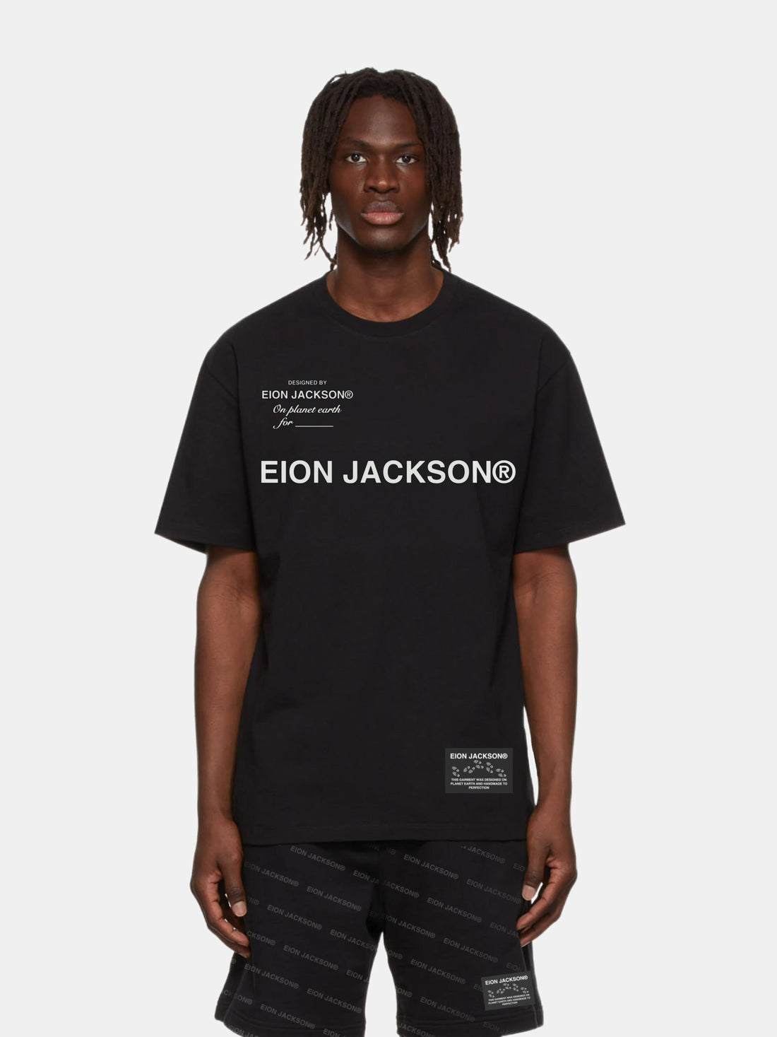 EION JACKSON® TEE [BLACK]